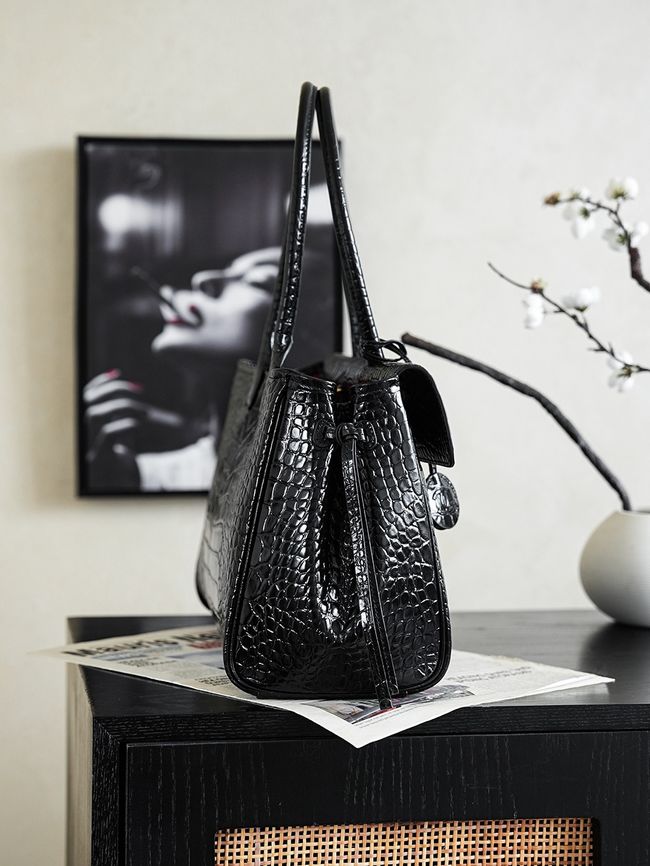 Chanel Crocodile Embossed Shopping Bag AS6428 black Chanel Crocodile Embossed Shopping Bag AS6428 black