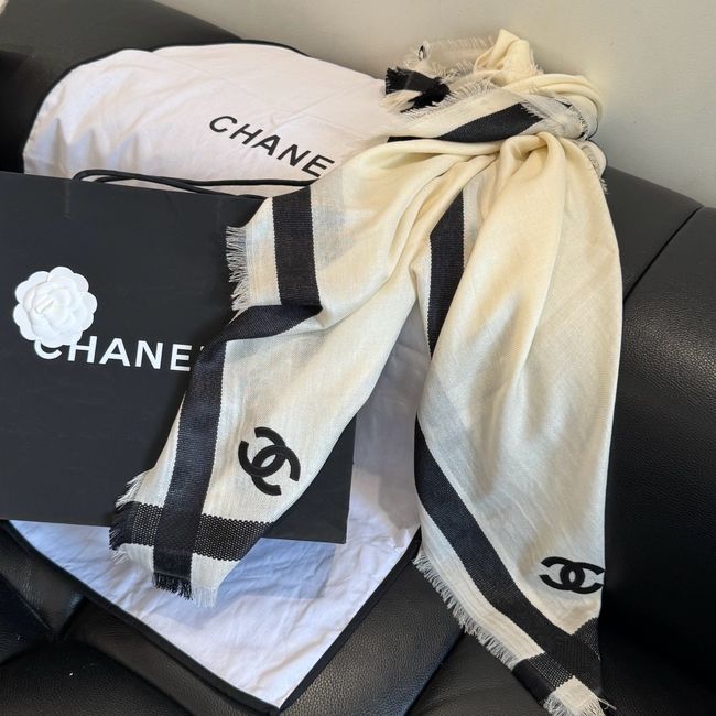 Chanel cashmere Shawl B25980 Chanel cashmere Shawl B25980
