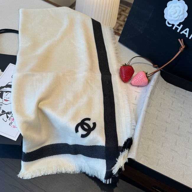 Chanel cashmere Shawl B25980 Chanel cashmere Shawl B25980