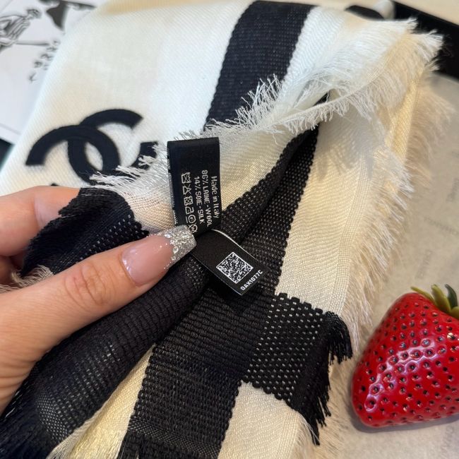 Chanel cashmere Shawl B25980 Chanel cashmere Shawl B25980