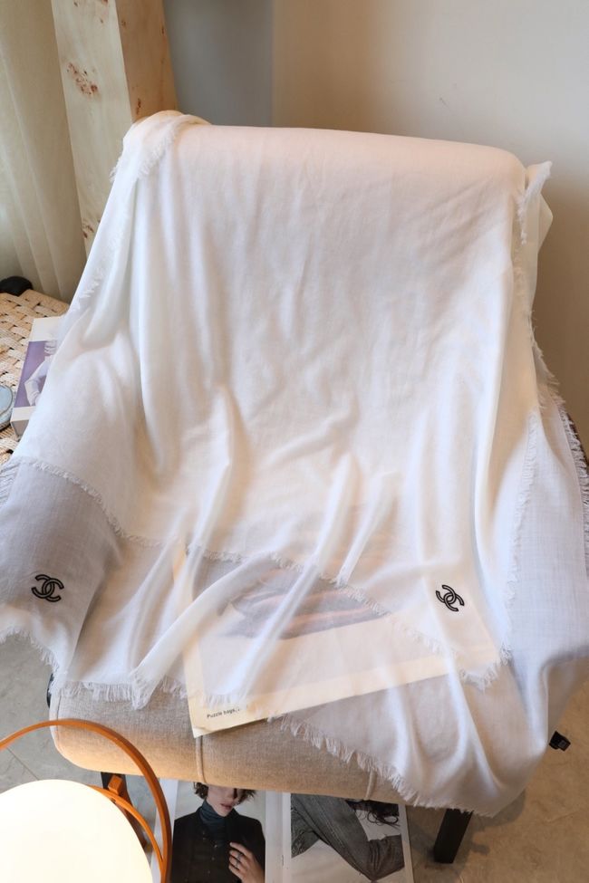 Chanel cashmere scarf B25979-1 Chanel cashmere scarf B25979-1