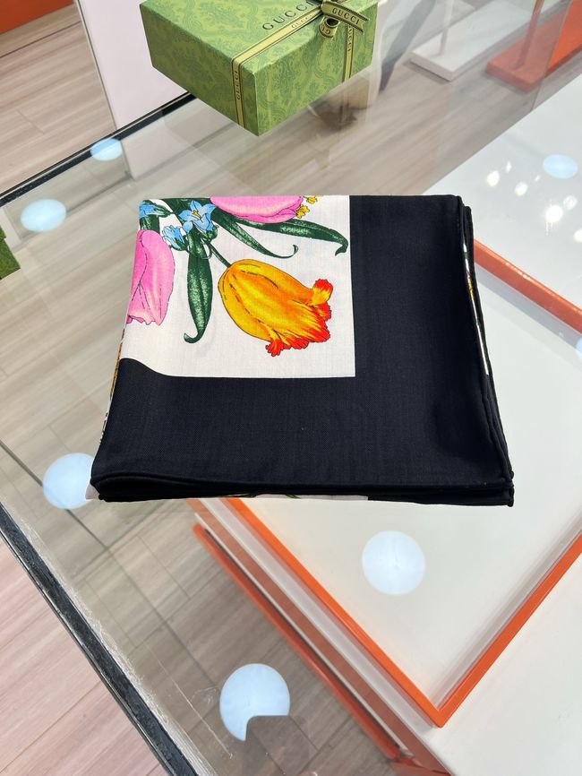 Gucci cashmere Shawl 06392-2
