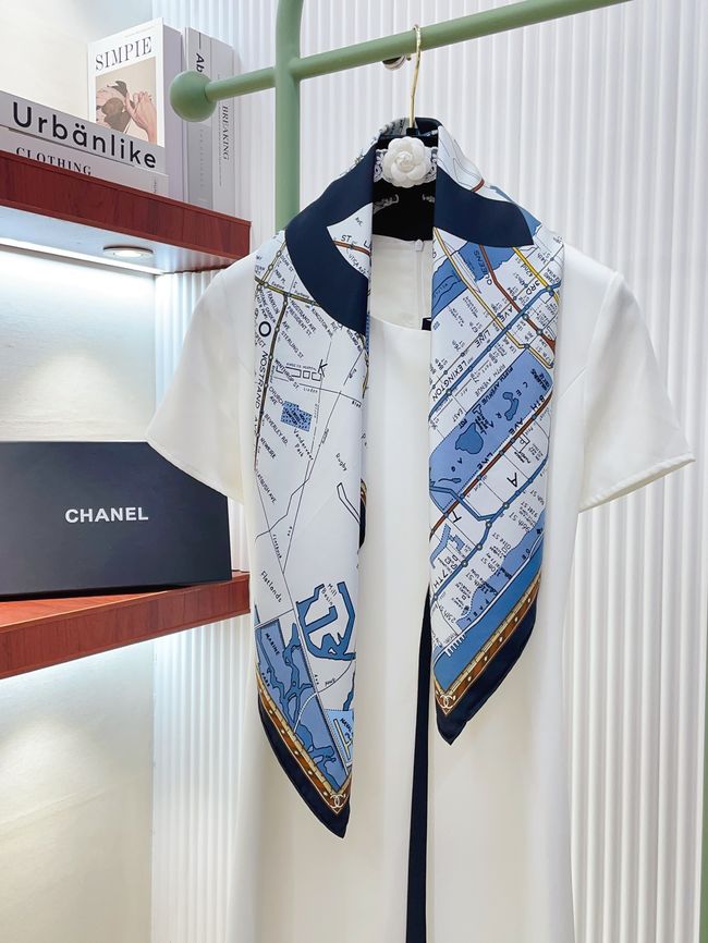 Chanel silk scarf B25984-2 Chanel silk scarf B25984-2
