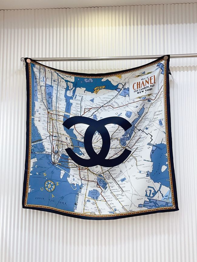 Chanel silk scarf B25984-2 Chanel silk scarf B25984-2