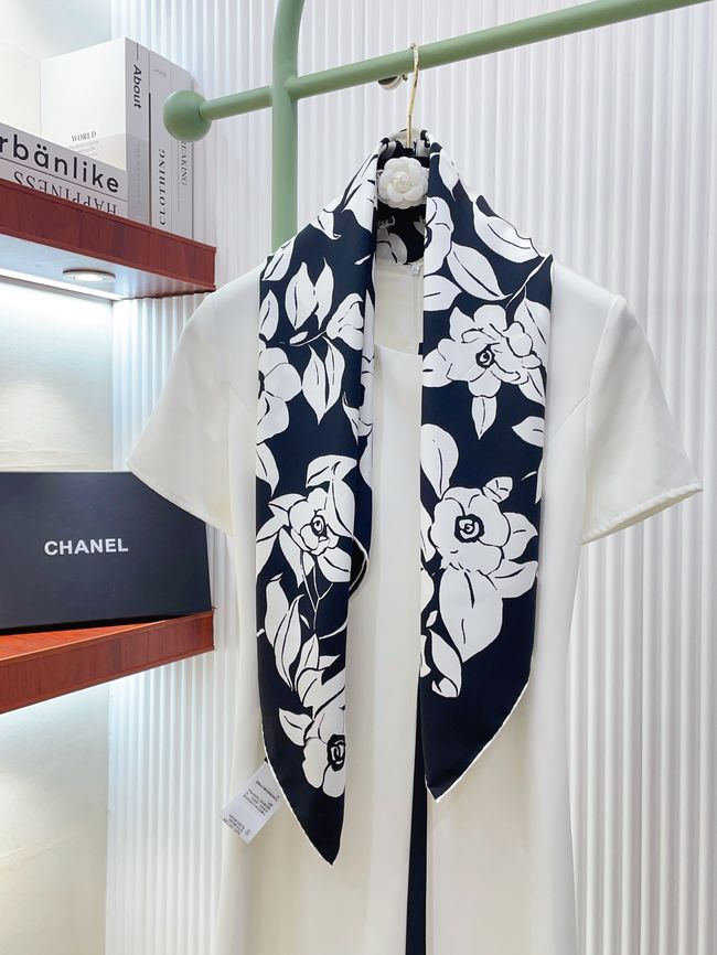 Chanel silk scarf B25987-2 Chanel silk scarf B25987-2