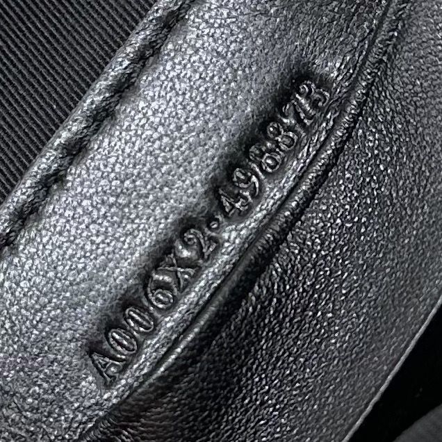 Gucci GG Marmont pouch with strap B006X2 black Gucci GG Marmont pouch with strap B006X2 black