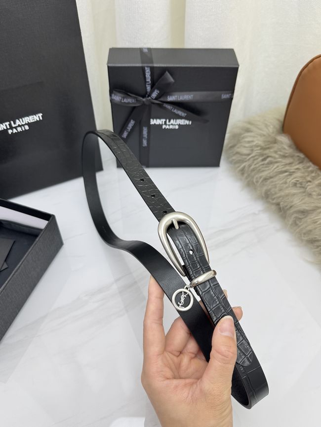 Saint Laurent CASSANDRE charm elongated buckle thin belt in leather S2596-1