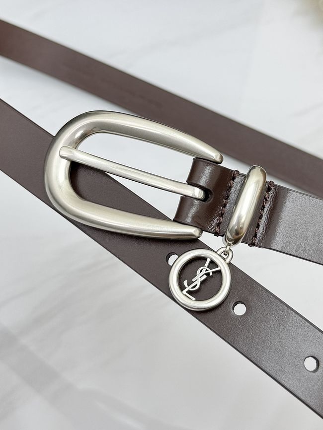 Saint Laurent CASSANDRE charm elongated buckle thin belt in leather S2596-2 Saint Laurent CASSANDRE charm elongated buckle thin belt in leather S2596-2