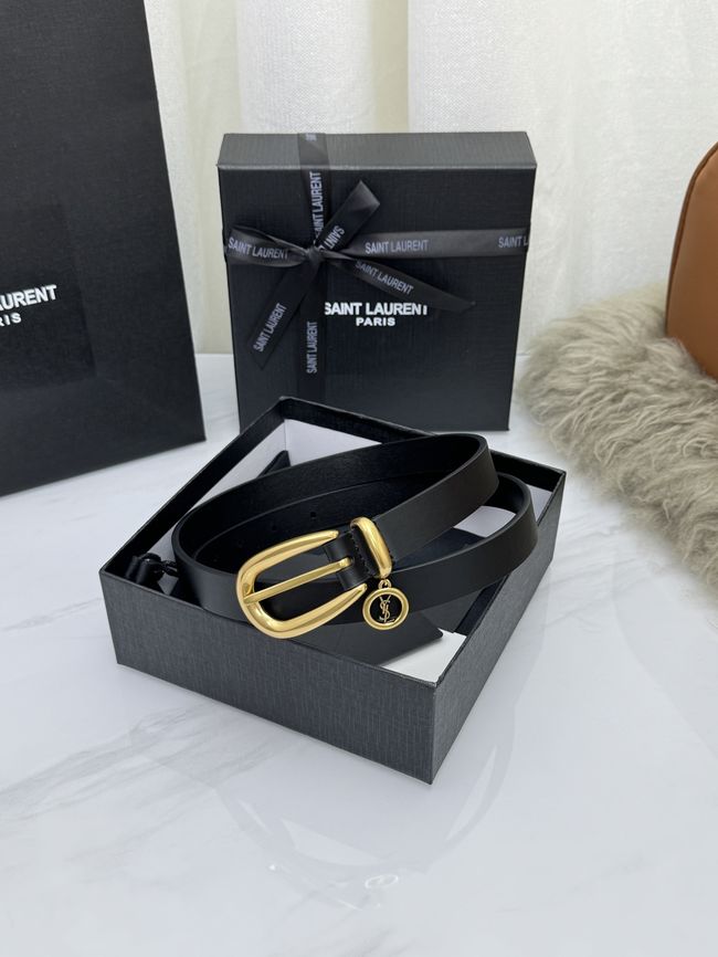 Saint Laurent CASSANDRE charm elongated buckle thin belt in leather S2596-6