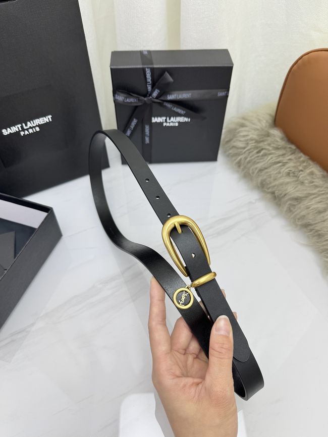 Saint Laurent CASSANDRE charm elongated buckle thin belt in leather S2596-6 Saint Laurent CASSANDRE charm elongated buckle thin belt in leather S2596-6