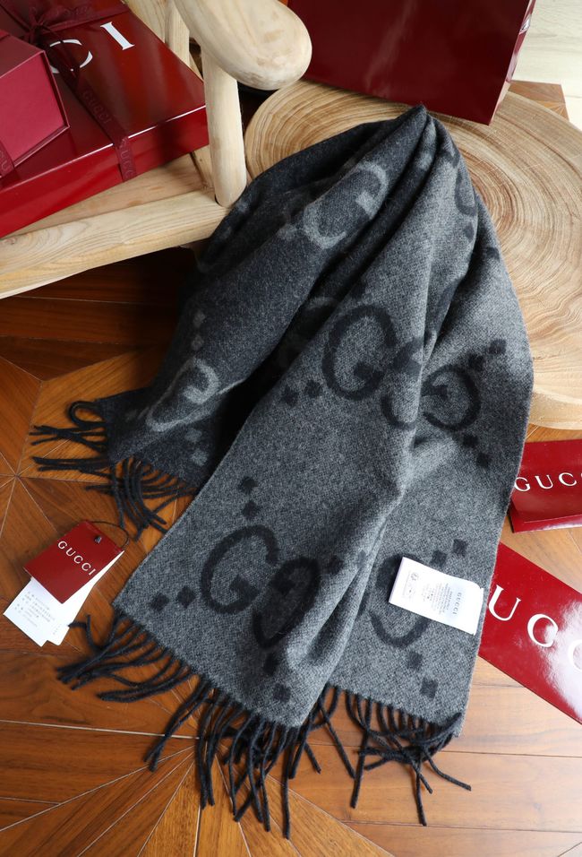 Gucci Reversible Cashmere scarf A006HK-3 Gucci Reversible Cashmere scarf A006HK-3