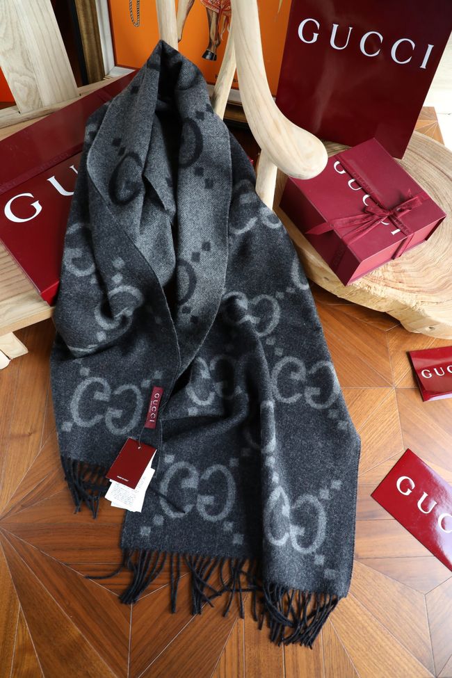 Gucci Reversible Cashmere scarf A006HK-3 Gucci Reversible Cashmere scarf A006HK-3