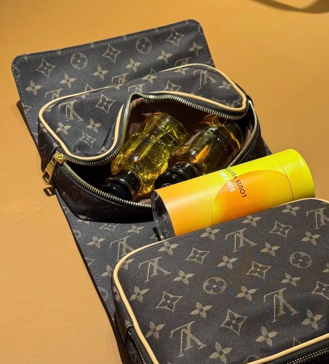 Louis Vuitton Hanging Toiletry Bag M2A500