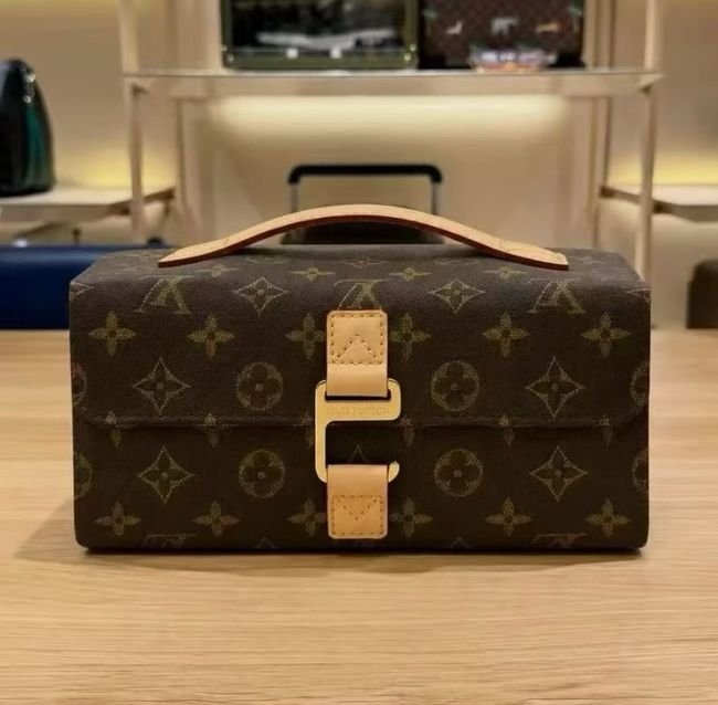 Louis Vuitton Hanging Toiletry Bag M2A500
