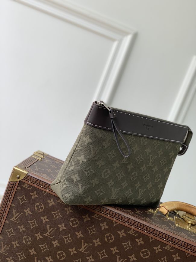 Louis Vuitton Pochette Voyage M2A165