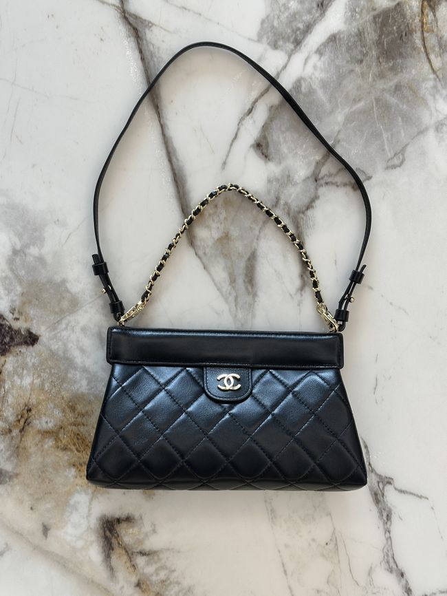 Chanel Clutch with Chain AP5540 black