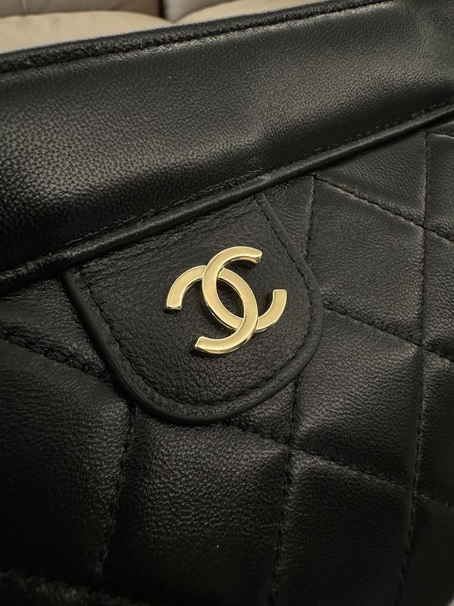 Chanel Clutch with Chain AP5540 black