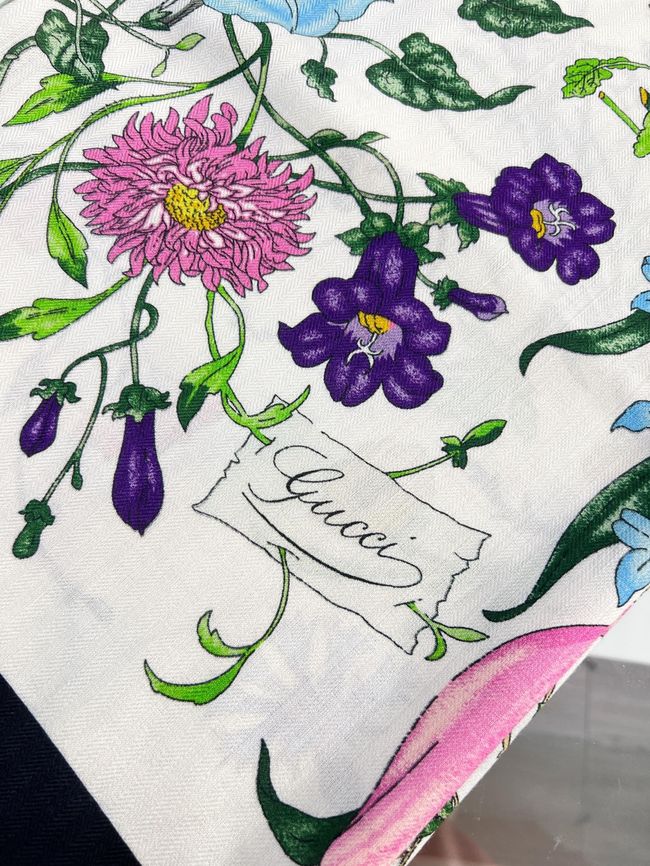 Gucci Wool and Silk Shawl A008HK-2 Gucci Wool and Silk Shawl A008HK-2