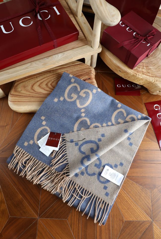 Gucci Reversible Cashmere scarf 777067-1
