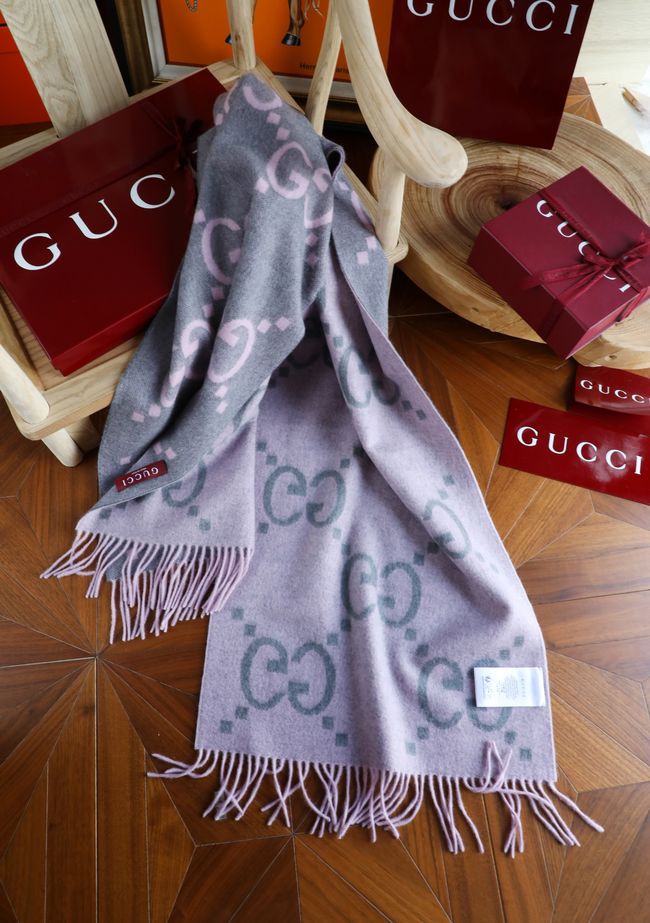 Gucci Reversible Cashmere scarf 777067-2