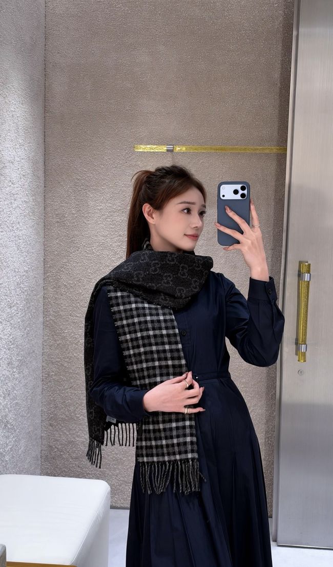 Gucci Reversible Cashmere scarf A010HK-1 Gucci Reversible Cashmere scarf A010HK-1