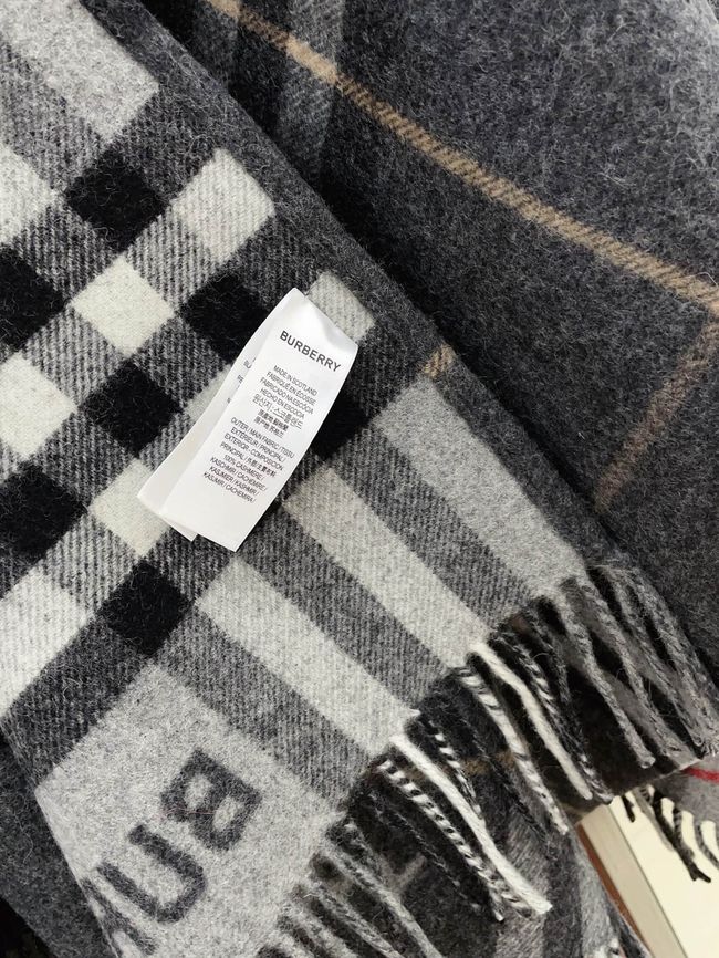 Burberry Cashmere cape BU0032-1 Burberry Cashmere cape BU0032-1