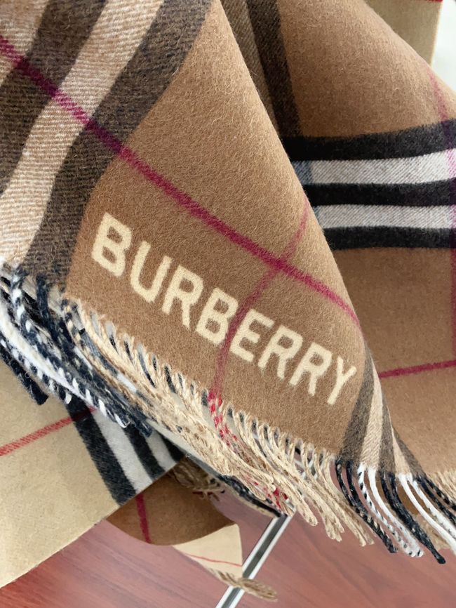 Burberry Cashmere cape BU0032-2 Burberry Cashmere cape BU0032-2