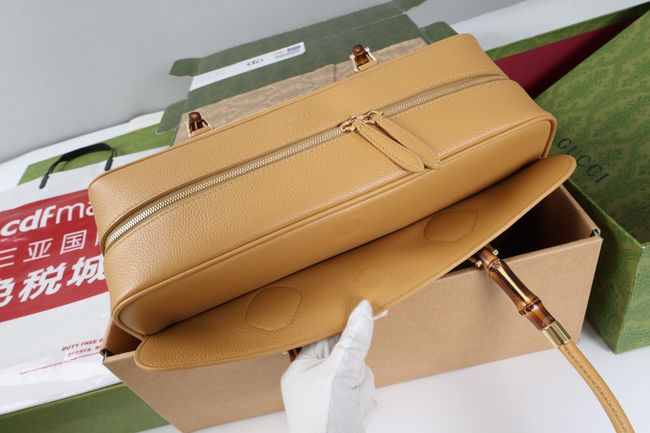 Gucci Large boston bag with bamboo soft suede A006OD dark beige Gucci Large boston bag with bamboo soft suede A006OD dark beige