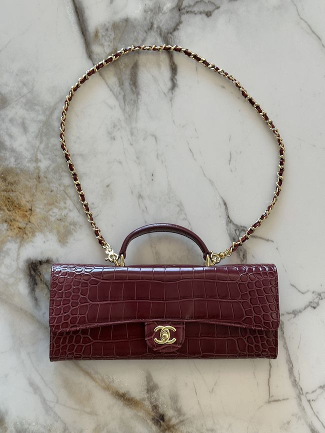 Chanel Clutch with chain Crocodile Embossed AP5280 Burgundy Chanel Clutch with chain Crocodile Embossed AP5280 Burgundy