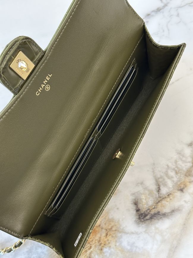 Chanel Clutch with chain Crocodile Embossed AP5280 green Chanel Clutch with chain Crocodile Embossed AP5280 green
