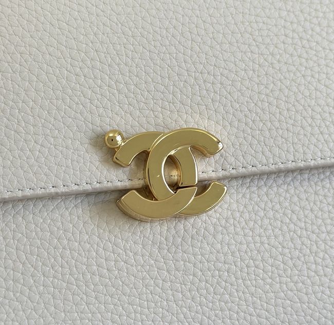 Chanel Maxi Flap bag AS6482 White Chanel Maxi Flap bag AS6482 White
